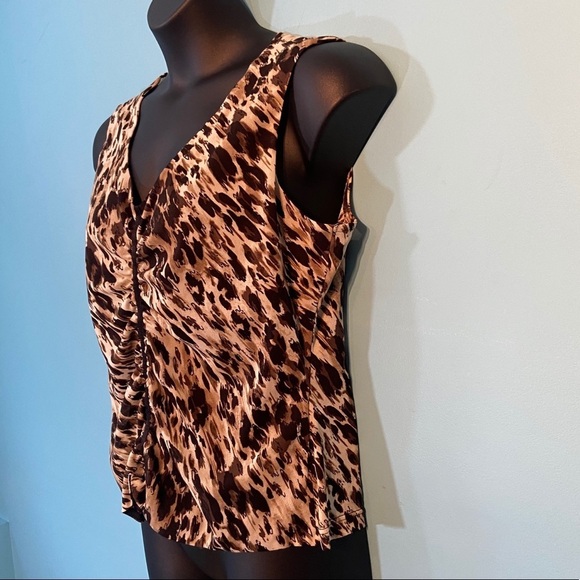 💥5/$25  Tribal animal print ruched‎ top - Picture 2 of 5